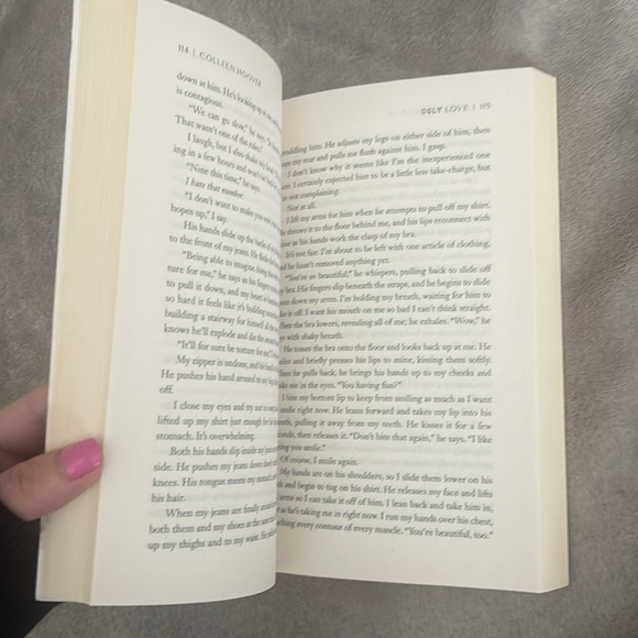 Ugly Love by Colleen Hoover - Picture 4 of 4